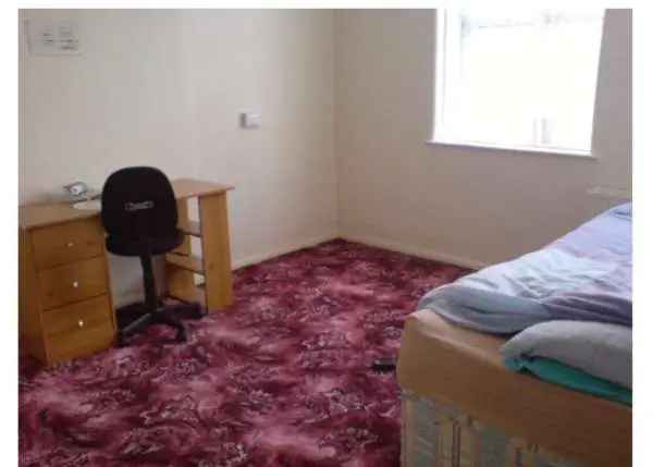 Flat For Rent in Slough, England