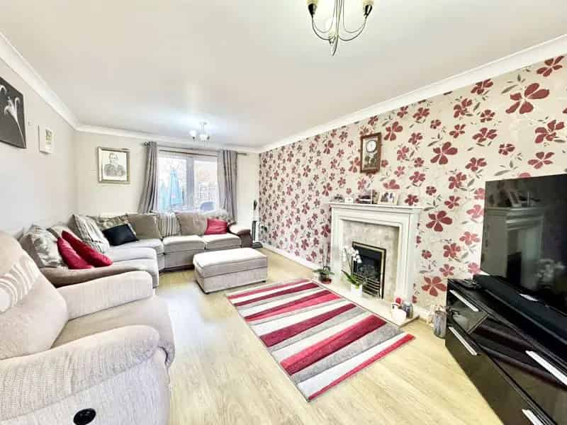4 Bedroom Detached House to Rent Pype Hayes