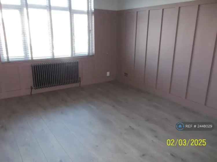2 Bedroom Maisonette in Ashton