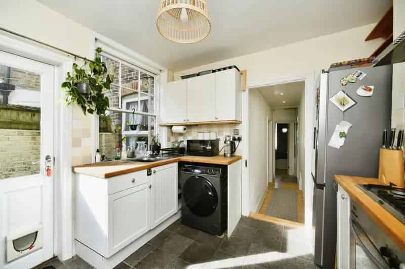 Preston Park Victorian Apartment - Double Bedroom, Private Courtyard