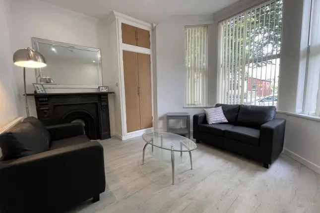 Flat to rent in Richmond Road, Cathays, Cardiff CF24