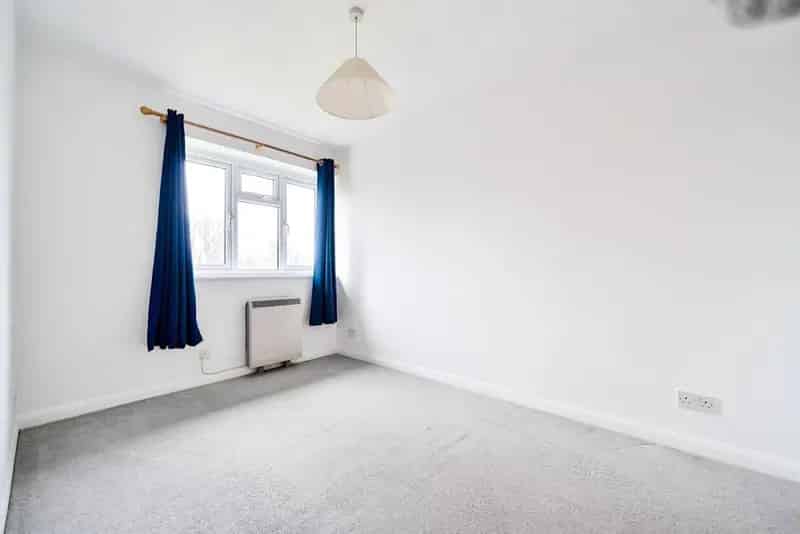 2 Double Bedroom Apartment with Parking Lawrie Park Triangle