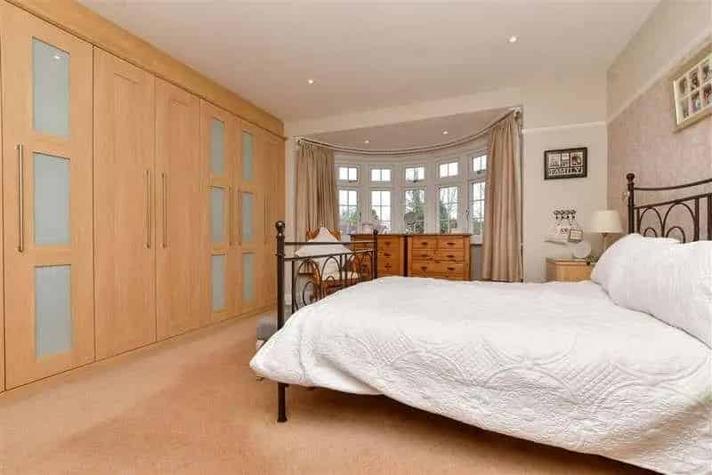 4 bed house for sale