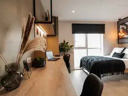 1 Room Flat 51 m² London Private No Sharing