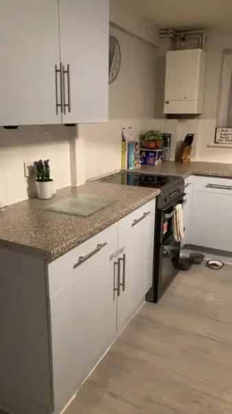 2 Bed Flat Near School and Station Large Garden Parking