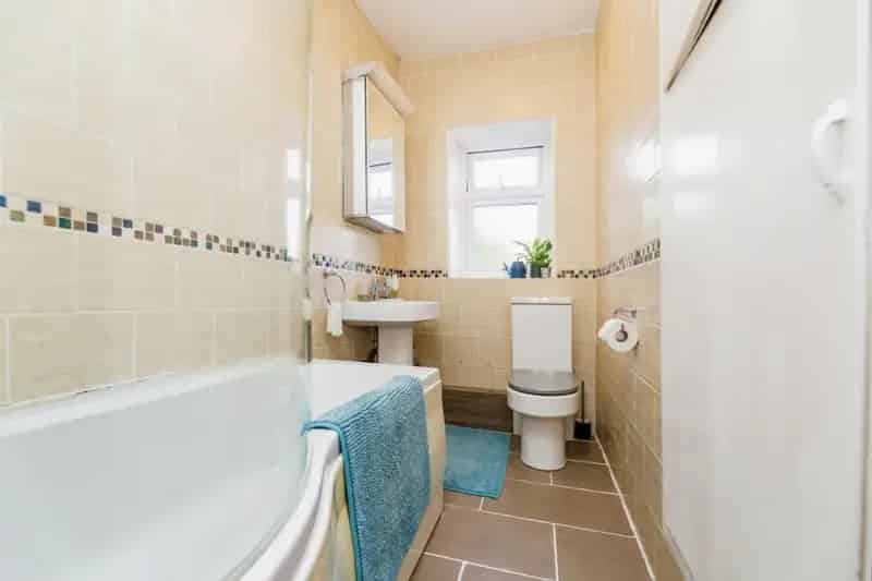 4 Bed End Terrace House For Sale No Upward Chain