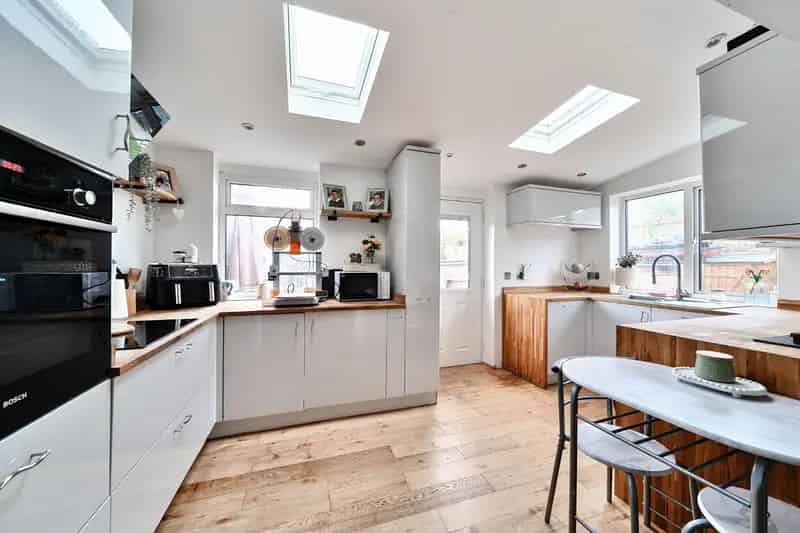 3 Bedroom End Terrace House to Rent
