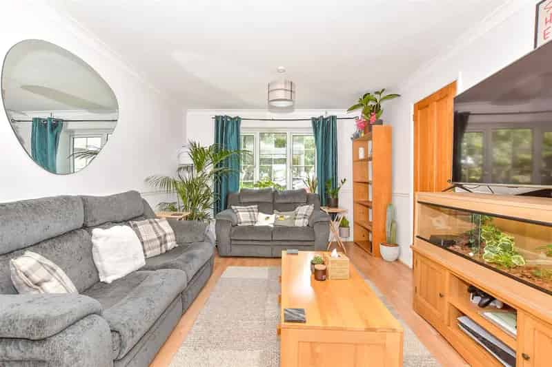 4 Bedroom End Terrace House for Sale Chain Free