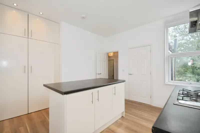 4 bed flat for sale