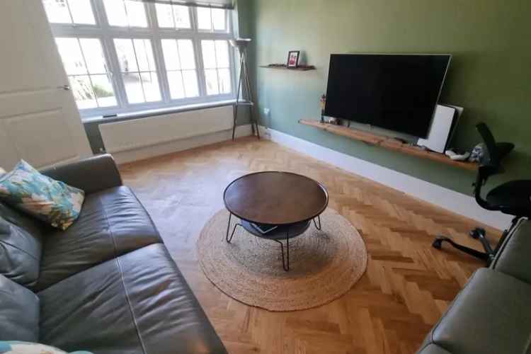 3 Bed Detached House in Horsforth Vale