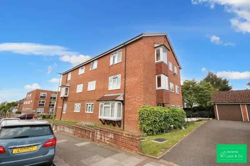 2 bed flat for sale