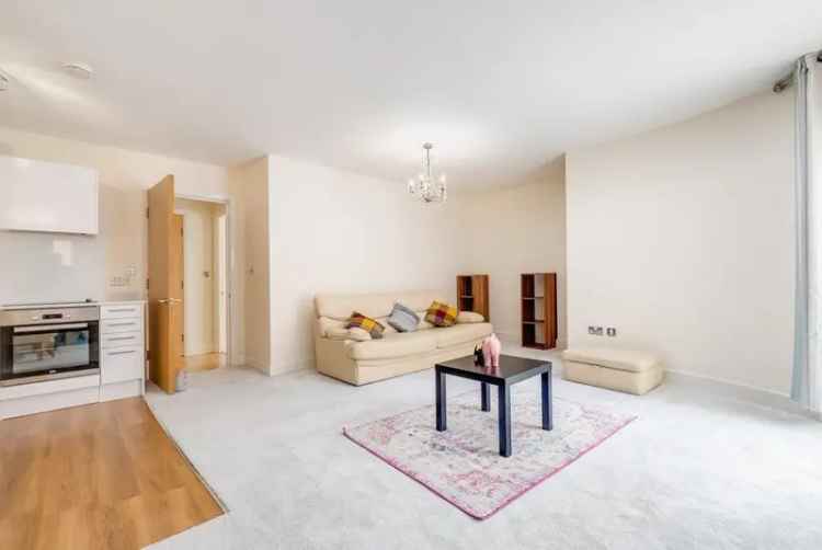 2 Bedroom Flat with Balcony and Secure Parking