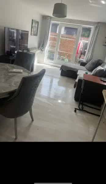 Flat For Rent , Mid Sussex, England
