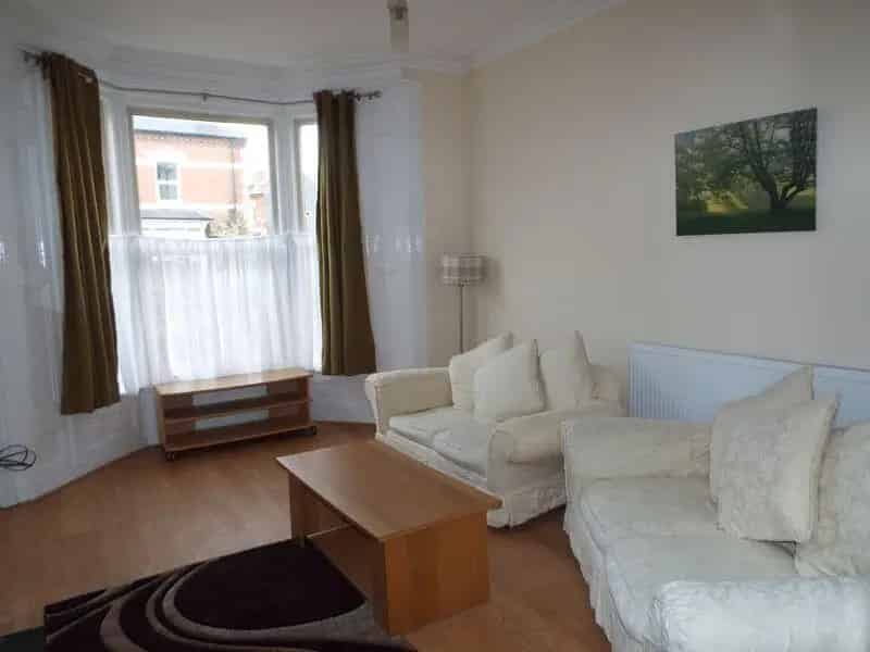 2 Bedroom Furnished Flat Available July 8th Near Bristol Road