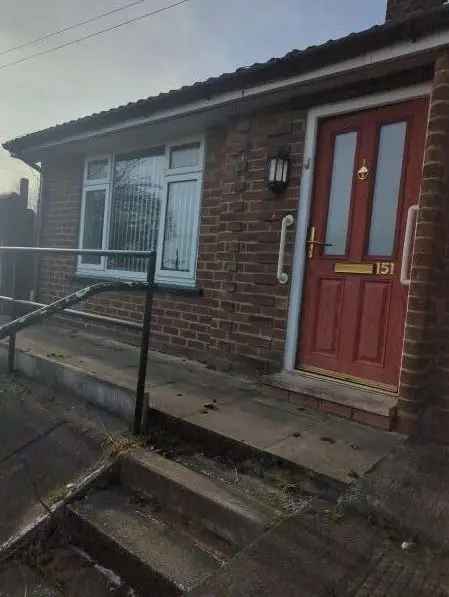 Bungalow For Rent in Salford, England