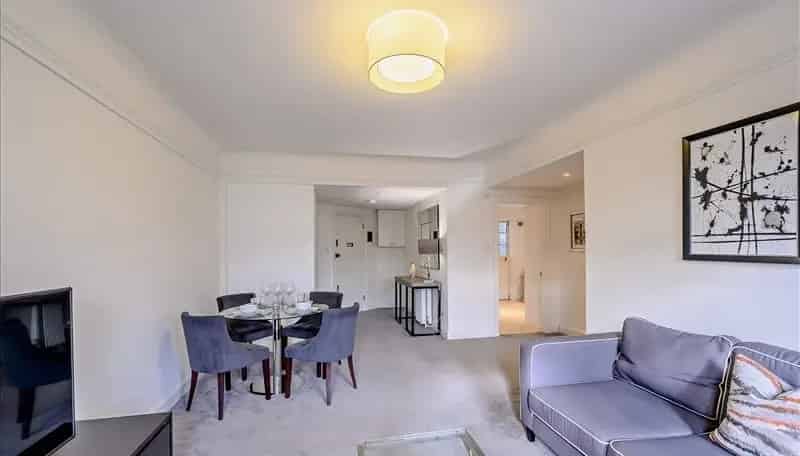 Chelsea 2-Bed Apartment - Pet-Friendly, Modern, Garden View