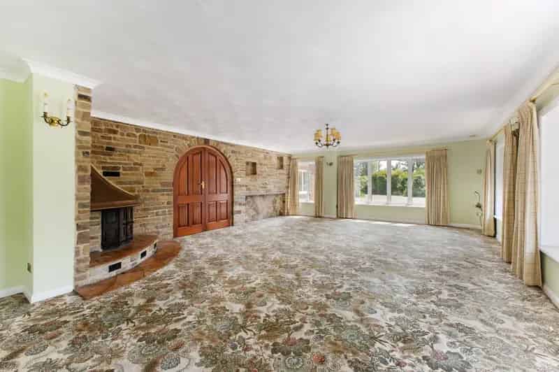 8 Bedroom Detached House for Sale Near Climping Beach