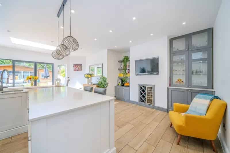 Family Home with Open Plan Kitchen, Garden Room and EV Chargers