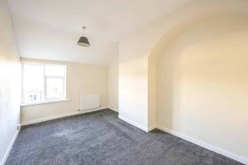 Spacious 3-Bedroom Mid-Terrace House Zero Deposit Available