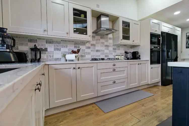 3 Bedroom Semi Detached House To Rent