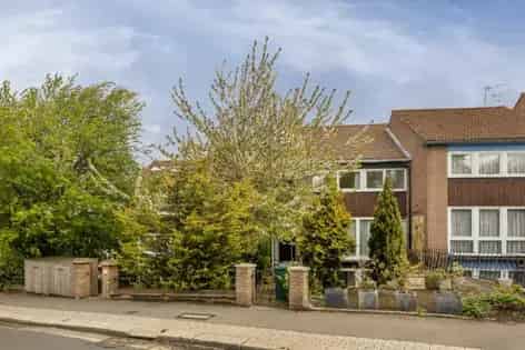 1 Bedroom Flat 64m² Hampstead Heath London