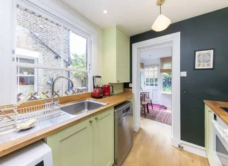 2 Bedroom Victorian Cottage Near Nunhead High Street