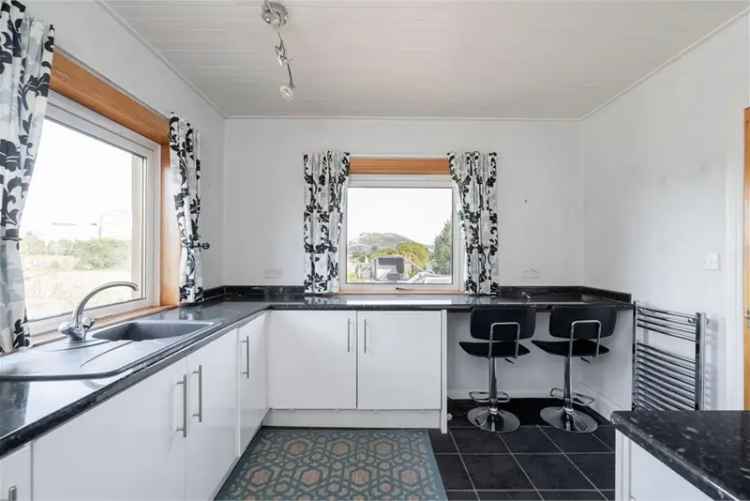 2 Bed Flat - Upper with 2 Reception Rooms