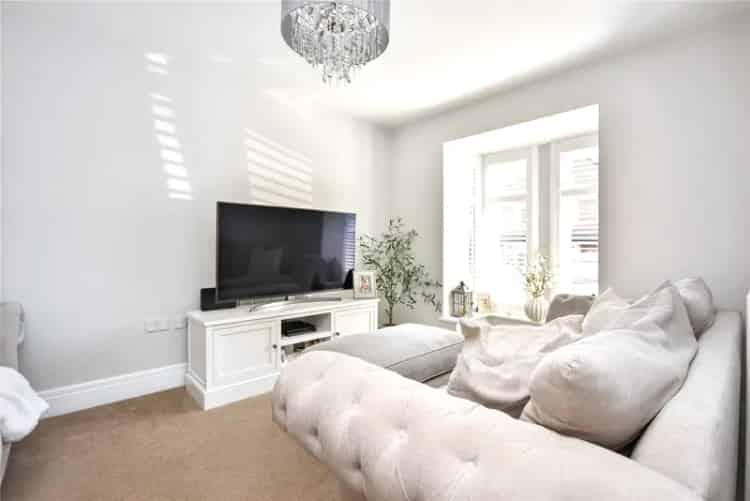 Stunning 4-Bed Detached Home in LS15
