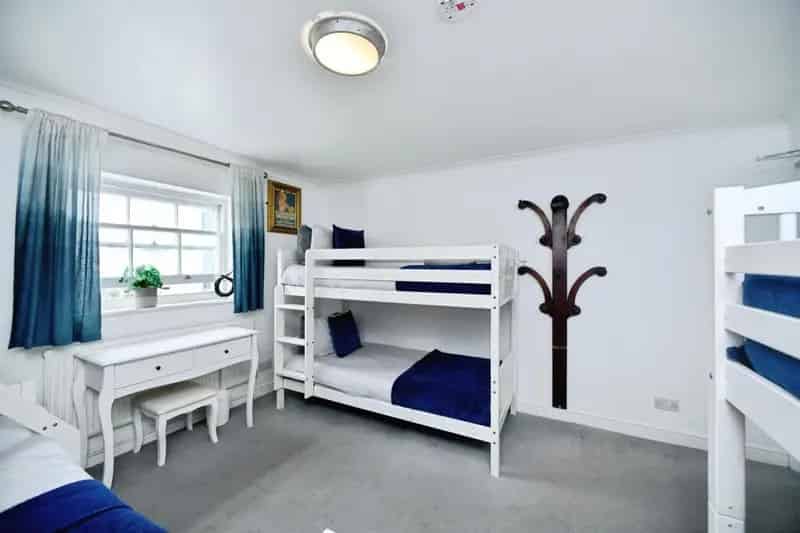 3 Bedroom Terraced House Near Sea - Successful Airbnb