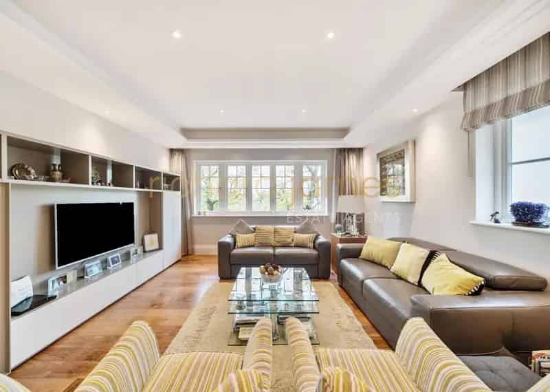 5 bed flat for sale