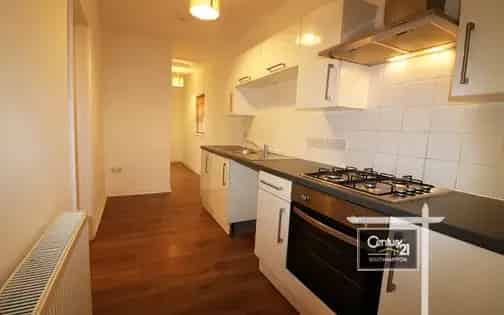 3 Bedroom Flat 29m2 Southampton Parking Unfurnished