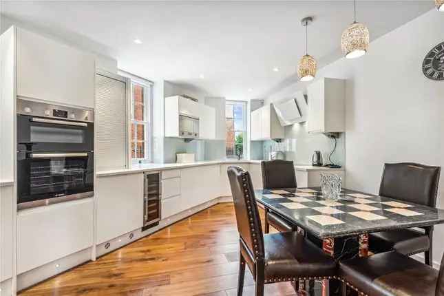 Flat for sale in Maida Vale, London W9