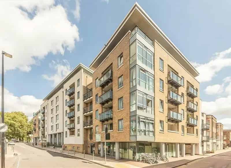 One Bedroom Apartment near Tobacco Dock
