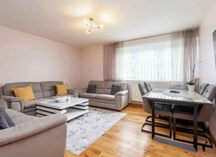 Maisonette For Sale in London, England