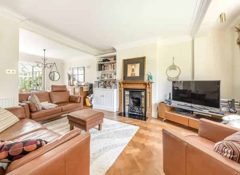Four Bedroom Detached House Chesterfield Road Chiswick