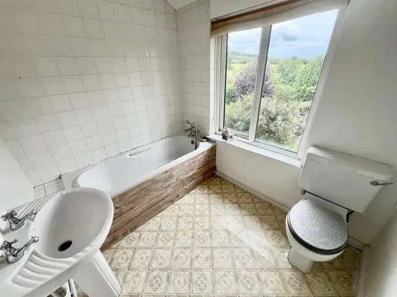 2 bed house for sale