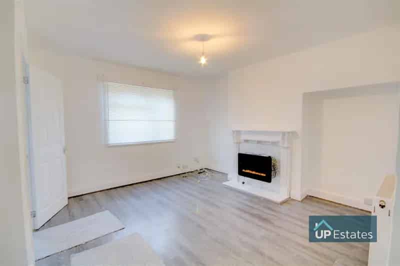 3 Bedroom End Terrace House to Rent