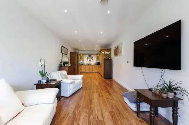 2 Bedroom Flat for Sale in Sunningdale