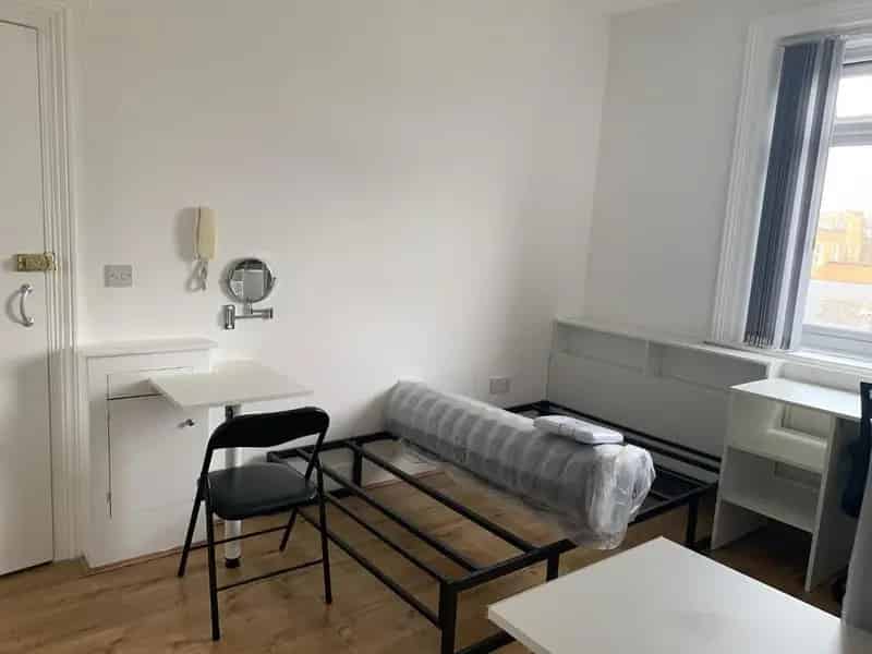 Brighton Seafront Studio Apartment To Rent