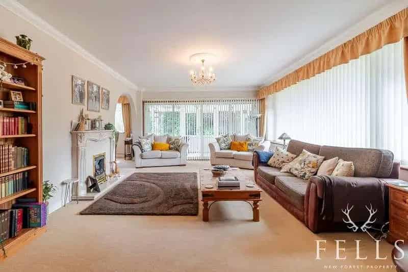 6 bed property for sale