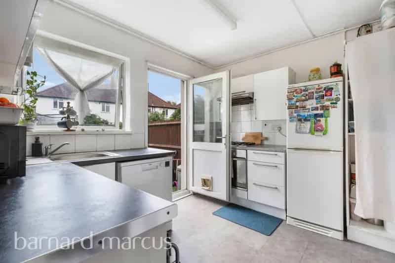 Ground Floor Maisonette Two Double Bedrooms Private Garden