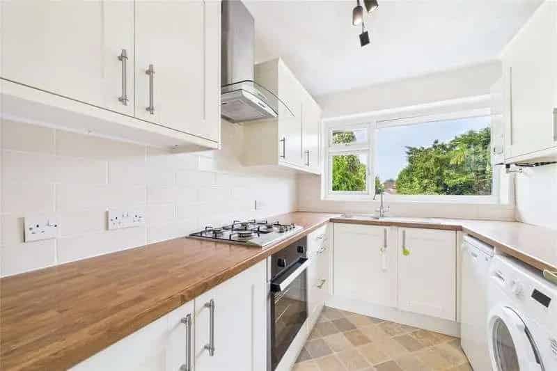 2 Bed Flat for Sale near River Thames Maidenhead No Onward Chain