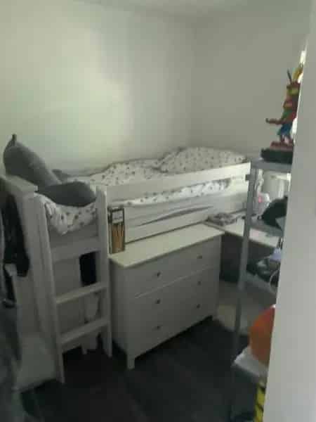 Newly Decorated Home New Carpets Flooring Bathroom Suite Good Location