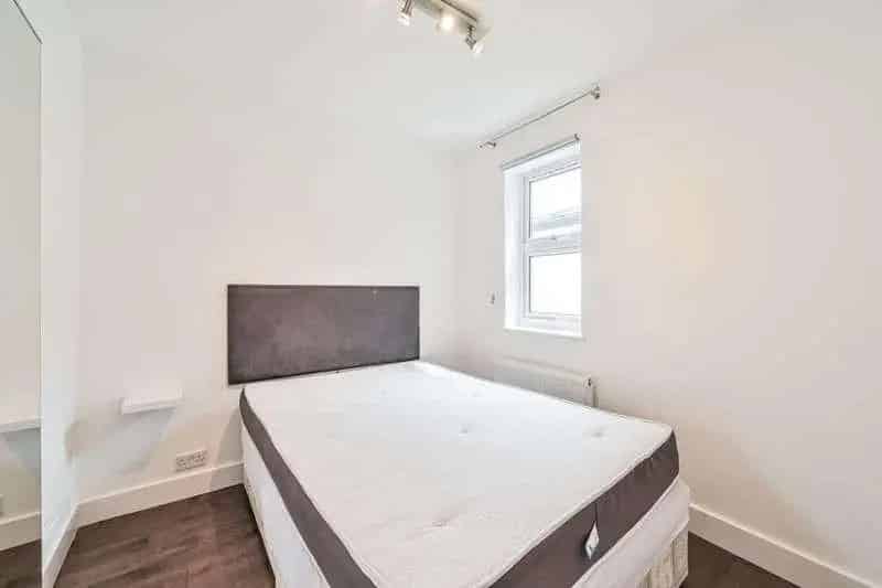3 Bed Flat for Sale Near Mill Lane