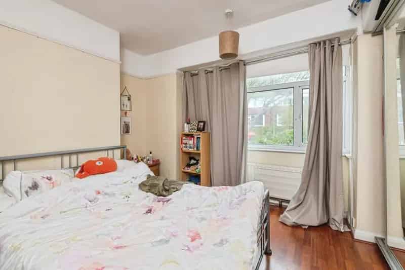 Three Bedroom Semi-Detached House For Modernisation