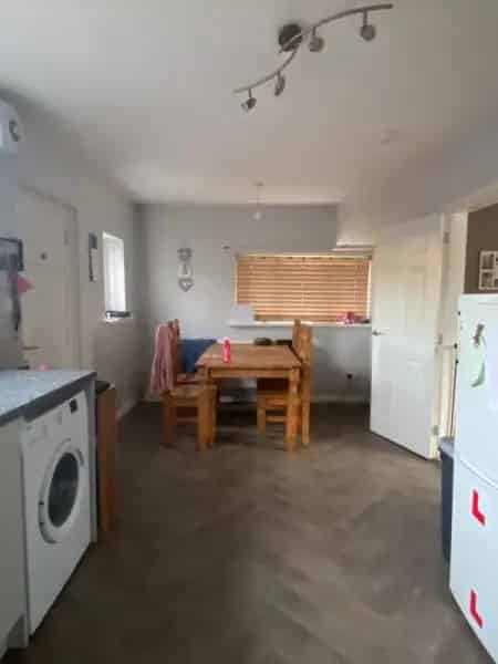 2 Bed Semi Detached House Bilsthorpe Big Kitchen Garden Driveway