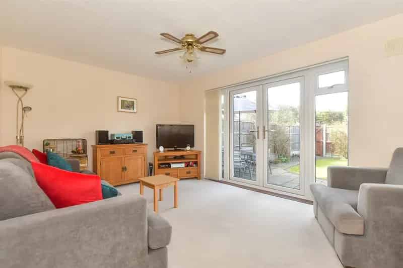 3 Bedroom End Terrace House for Sale
