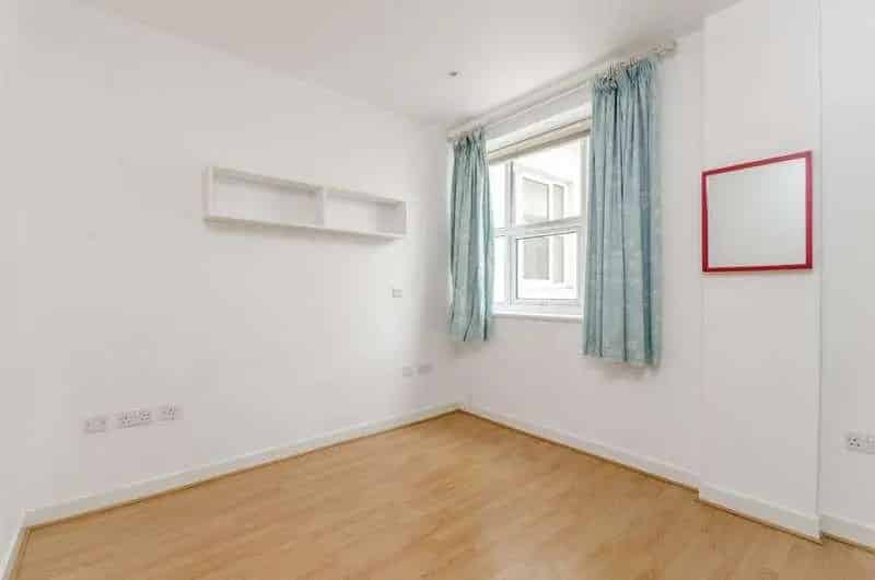 2 Bed Flat for Sale in Gated Development Acton Shepherds Bush