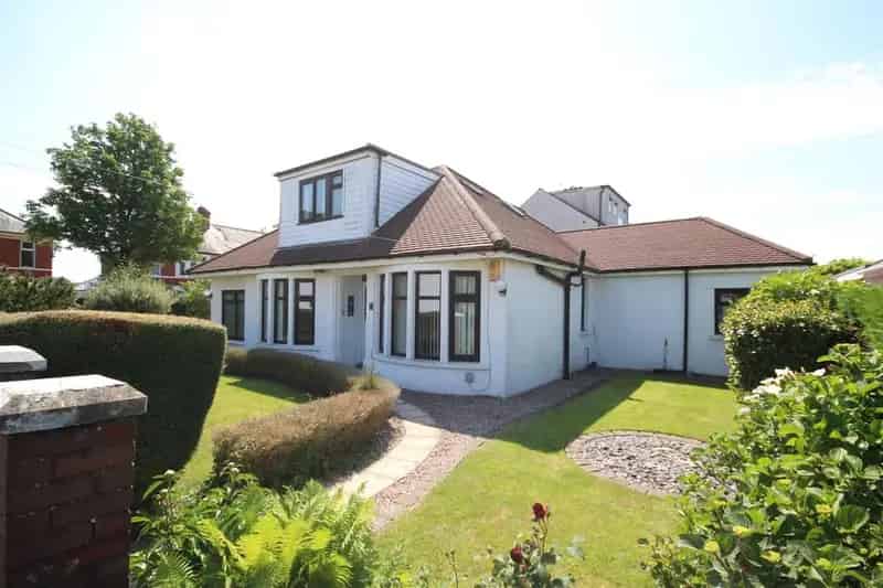 4 bedroom detached bungalow for sale