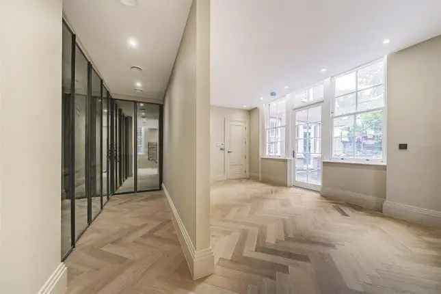 Flat for sale in The Bishops Avenue, Hampstead N2